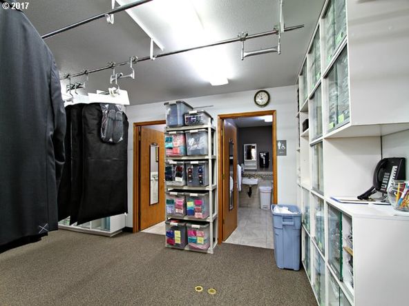329 E Happy Valley Rd, Roseburg, OR 97471